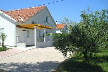 Villa Mandolina Apartments