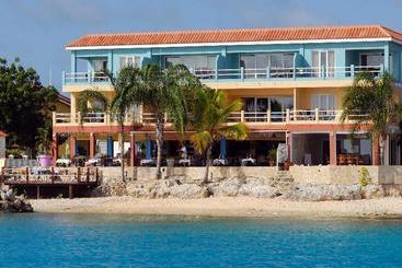 Den Laman Condominiums