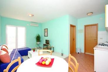 آپارتمانهای توریستها Apartments Makarska