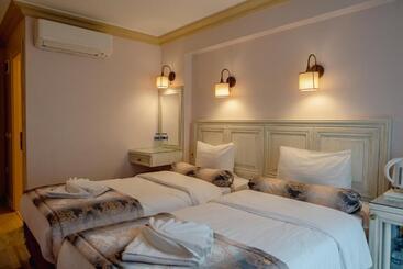 Отель Agora Guesthouse