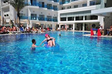 Отель Blue Bay Platinum