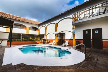 هتل Del Mar Inn Playas