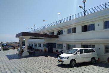 בית מלון כפרי Sea View