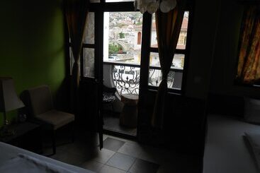 تختخواب و صبحانه Villa Anri