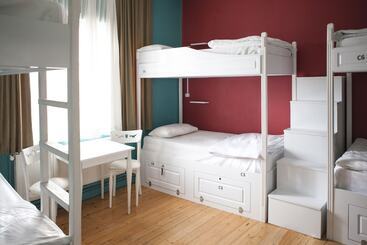 Cheers Midtown Hostel