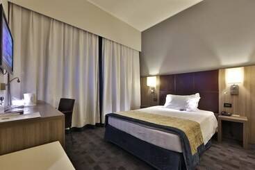 בית מלון כפרי Best Western Plus Borgolecco