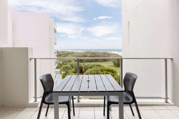 فندق Ramada By Wyndham Marcoola Beach