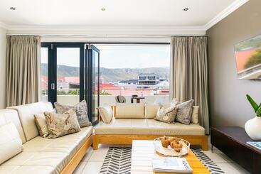 Harbour House Hotel   Harbour Square