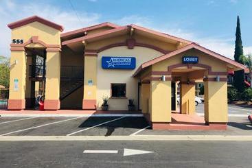 فندق Americas Best Value Inn & Suites Escondido