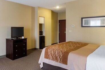 בית מלון כפרי Comfort Inn & Suites