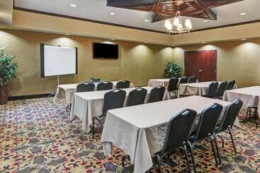 בית מלון כפרי Comfort Suites Lake Worth