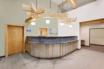 בית מלון כפרי Days Inn By Wyndham Cadillac