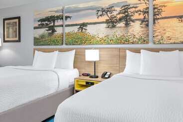 בית מלון כפרי Days Inn & Suites By Wyndham Cabot