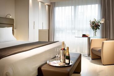 هتل Eurostars Book