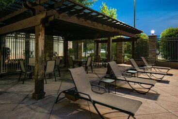 בית מלון כפרי Hilton Garden Inn Denton