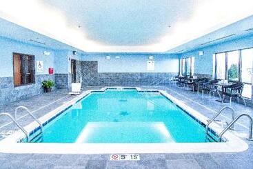 Отель Holiday Inn Express & Suites Elkton   University Area, An Ihg