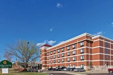 호텔 La Quinta By Wyndham Edmond