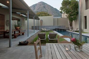 هتل Mosselberg On Grotto Beach