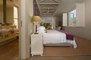 هتل Mosselberg On Grotto Beach