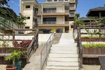 هتل Palmbeach Resort & Spa Mactan, Cebu