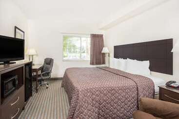 فندق Super 8 By Wyndham Cedar Falls