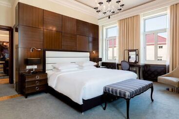 Grand Hotel Vilnius, Curio Collection By Hilton