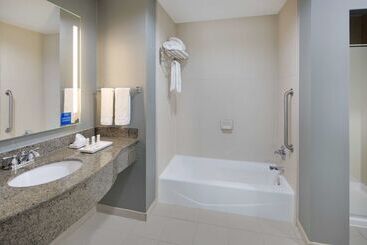 هتل Hilton Garden Inn Tyler