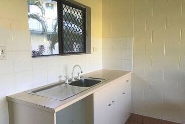 בית מלון כפרי Koala Beach Resort Cairns