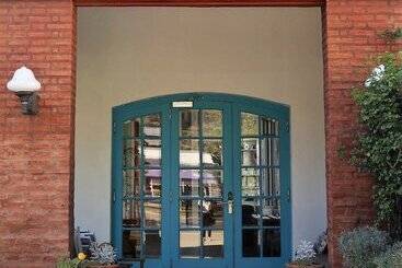 هتل Las Bayas Home Suites