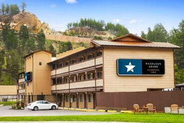호텔 Magnuson Grand Rushmore View