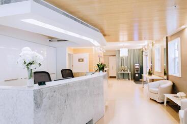 בית מלון כפרי Ocean Reef Suites