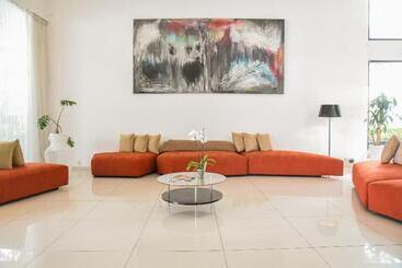 Отель Expo Plaza Business And Family Guadalajara