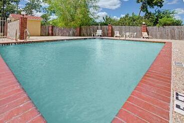 Отель Scottish Inns And Suites   La Porte