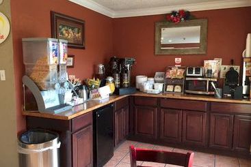 فندق Super 8 By Wyndham Kinder La