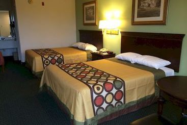 Отель Super 8 By Wyndham Kinder La