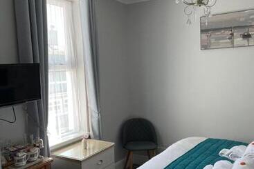 هتل Bentley Lodge