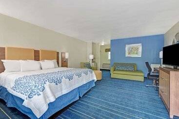 בית מלון כפרי Days Inn By Wyndham Ridgefield