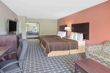فندق Days Inn & Suites By Wyndham Pine Bluff