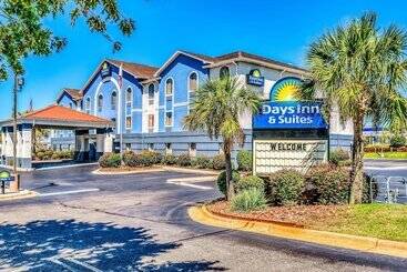 Отель Days Inn & Suites By Wyndham Prattville Montgomery