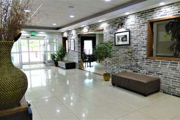 فندق Days Inn & Suites By Wyndham Savannah North I95