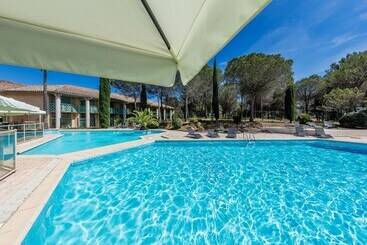 בית מלון כפרי Garrigae Domaine De L Esterel Piscine & Spa Cinq Mondes