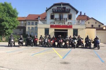 Отель Les Montagnards