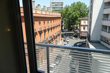 هتل Ours Blanc  Place Victor Hugo