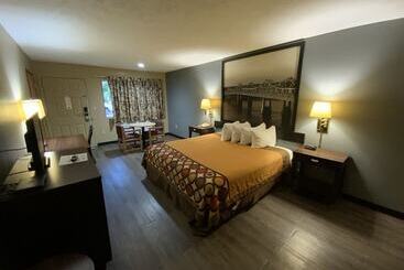 فندق Super 8 By Wyndham Kosciusko