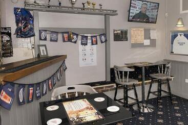 Отель The Queens Head