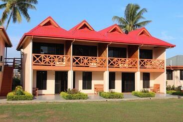 Отель Wailoaloa Beach Resort Fiji