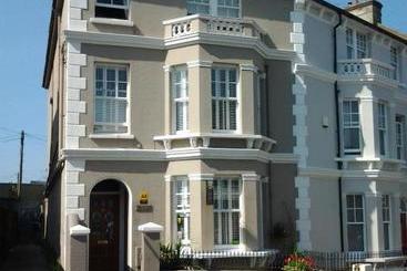 ベッドアンドブレックファースト Gyves House