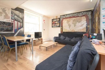 Central Hotel   Hostel