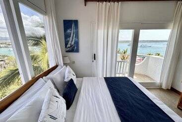 هتل Angermeyer Waterfront Inn