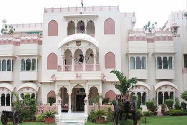 Hotel Bharat Mahal Palace